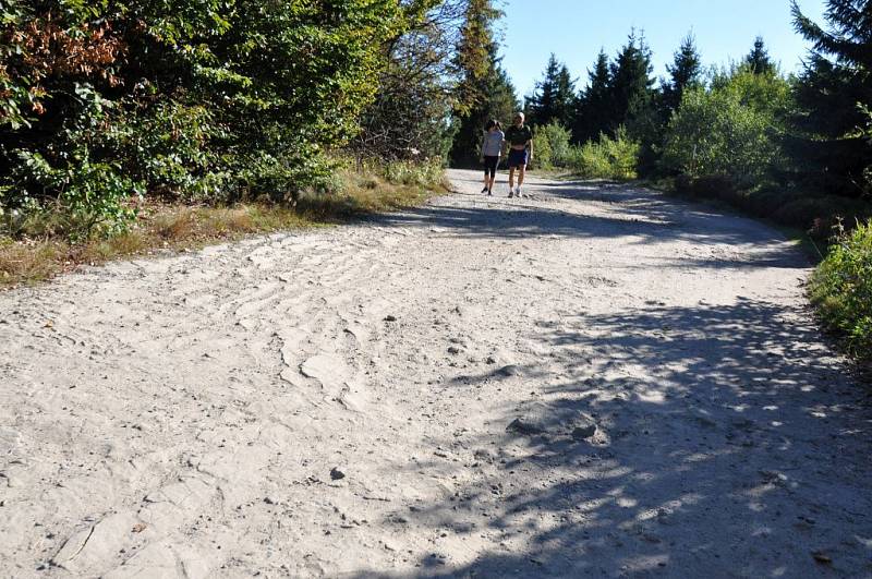 Hřebenová cesta z Pusteven k Cyrilometodějské kapli na Radhošti.