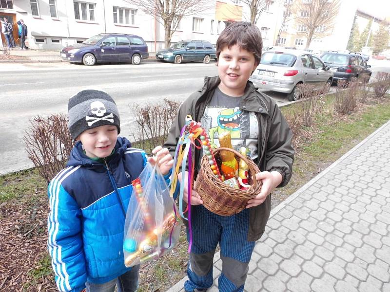 Šmigrust na Valašsku se nesl ve znamení jalovce i pomlázky z vrbového proutí.