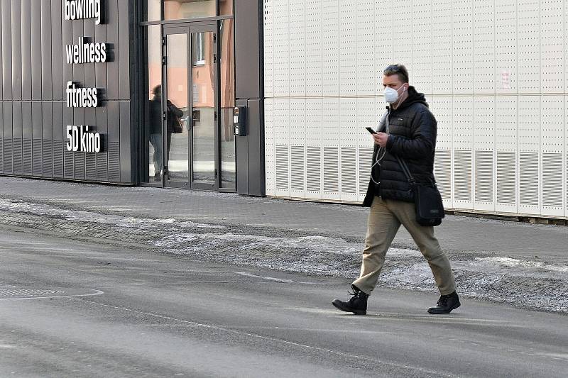 Lidé na Vsetínsku ke zpřísněným vládním opatřením přistoupila zodpovědně. Většina ve čtvrtek 25. února 2021 vyměnila roušky za respirátory.