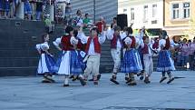 Na tradičních oslavách jara, stavění májky, vystoupily i folklorní soubory Jasénka, Malá Jasénka a Jasénčanky