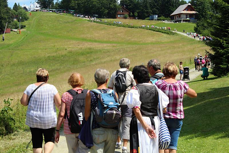 Setkání lidí dobré vůle na hřebeni Javorníků se uskutečnilo podvanácté ve čtvrtek 5. července 2018 u chaty Kohútka. Odtud vyšel průvod k dřevěnému kříži, kde byla od 13 hdoin bohoslužba.