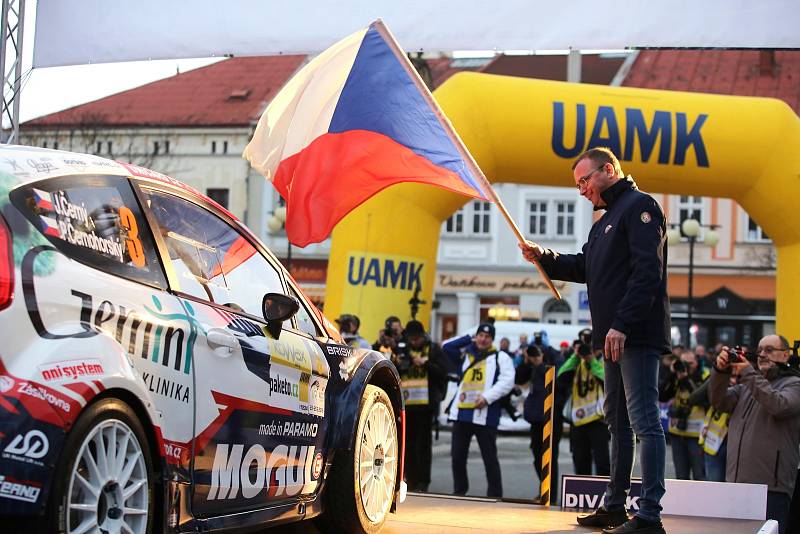 Start 37. Kowax Valašská rally Valmez ve Valašském Meziříčí.