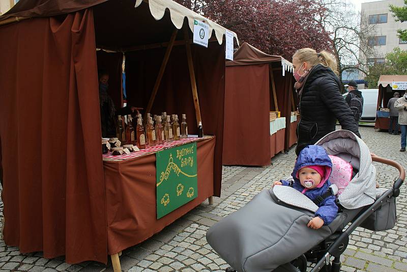 První farmářské trhy po uvolnění vládních omezení se uskutečnily ve Vsetíně v sobotu 16. května 2020.