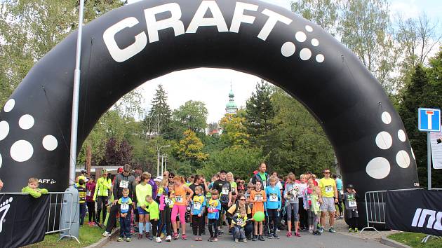 Stovky běžců všech generací se zúčastnilo jubilejního 10. ročníku sportovní akce Craft Valachiarun. Uskutečnila se v sobotu 30. září 2017 ve Vsetíně. Závodilo se hned v několika kategoriích, jednou z nich byl rodinný běh s charitativním podtextem. Výtěžek