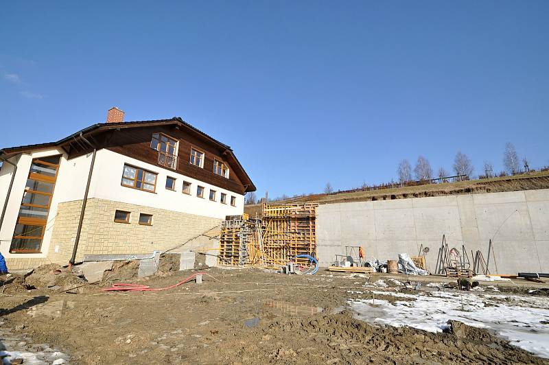 Kateřinice, přístavba nové budovy místní základní školy.