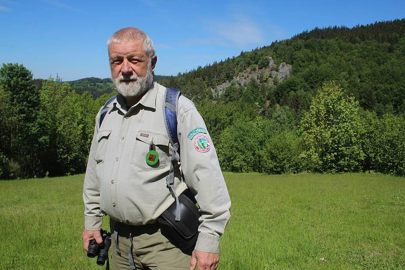 Jaromír Navrátil je dobrovolným strážcem CHKO Beskydy. Pulčínské skály mu učarovaly už v dětství. Je i okolí chrání už přes čtyřicet let.
