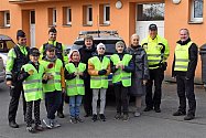 Práci policistů a strážníků si ve čtvrtek 21. dubna 2022 ve Valašském Meziříčí vyzkoušely čtyři smíšené hlídky žáků 4. a 5. tříd z místních základních škol.