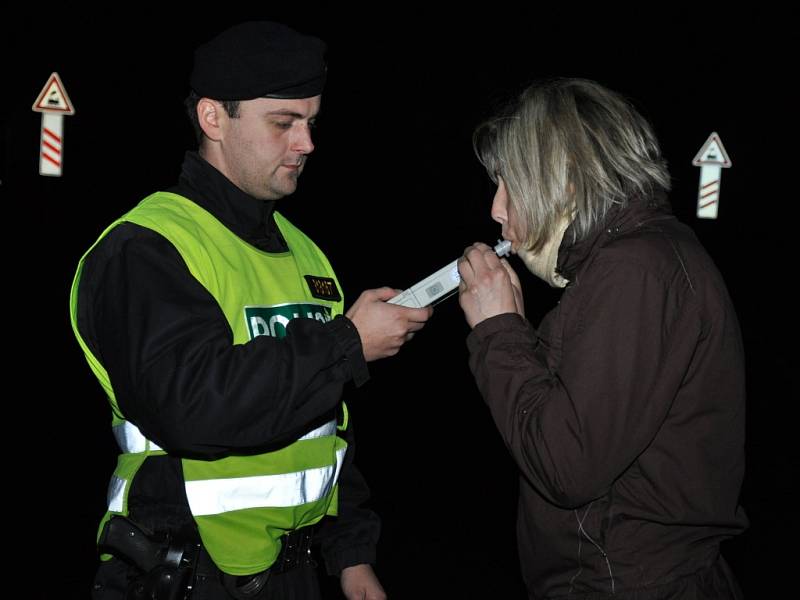 Valašští policisté v noci na sobotu 24. listopadu 2012 podnikli zátah v restauracích v regionu. Zaměřili se na podávání alkoholu mladistvým. Kontrolovali rovněž motoristy.