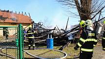 V pondělí 27. února dopoledne likvidovali hasiči požár stodoly a přilehlého domu v Hošťálkové u Vsetína.