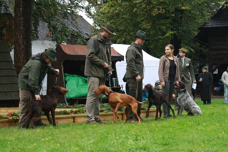 V rožnovském skanzenu oslavovali myslivci devadesáté výročí svého založení 