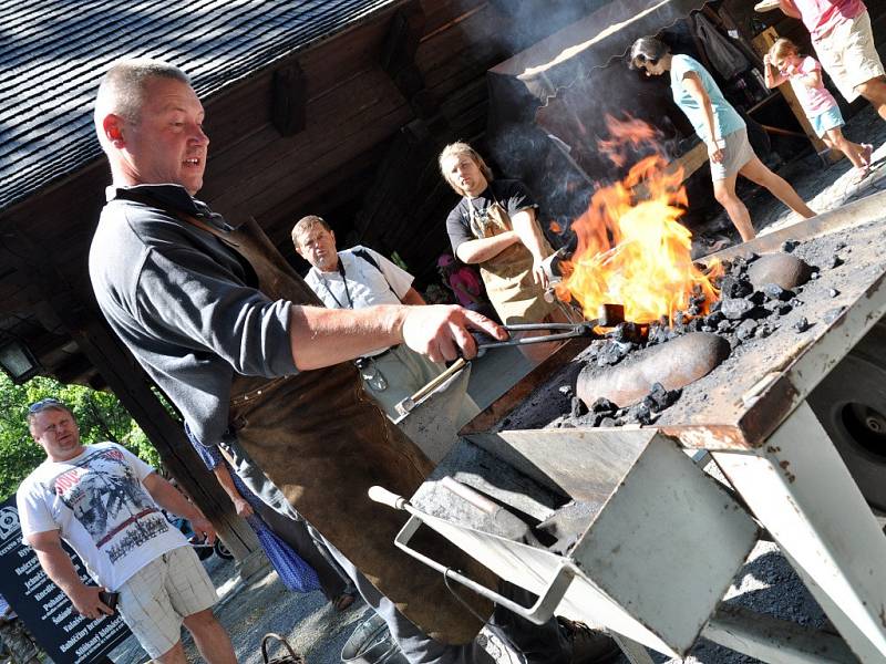 Dny řemesel a setkání kovářů ve Valašském muzeu v přírodě v Rožnově pod Radhoštěm, sobota 1. srpna 2015