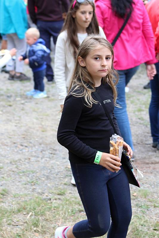 Tahákem sobotního festivalu, na který dorazilo téměř osm set návštěvníků, byla vokální formace 4Tet s Jiřím Kornem.