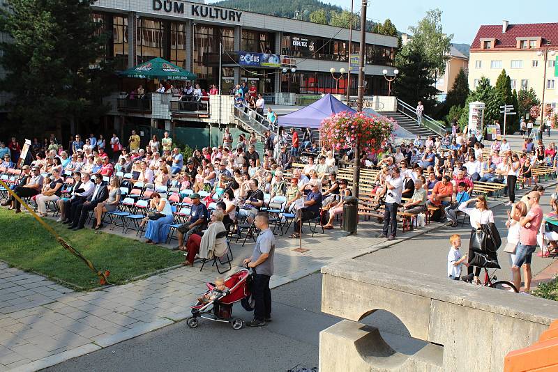 Slavnostní koncert k zahájení činnosti Základní umělecká škola Kostka se uskutečnil v úterý 28. srpna 2018 ve Vsetíně před domem kultury.