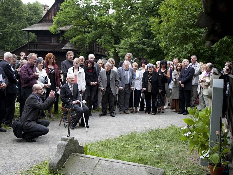 Janu Rokytovi odhalili památník na Valašském Slavíně ve Valašském muzeu v přírodě v Rožnově pod Radhoštěm, sobota 21. června 2014.