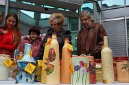 V Informačním centru Masarykovy veřejné knihovny ve Vsetíně začala ve čtvrtek 20.11. prodejní výstava výrobků z Rodinného a mateřského Centra
