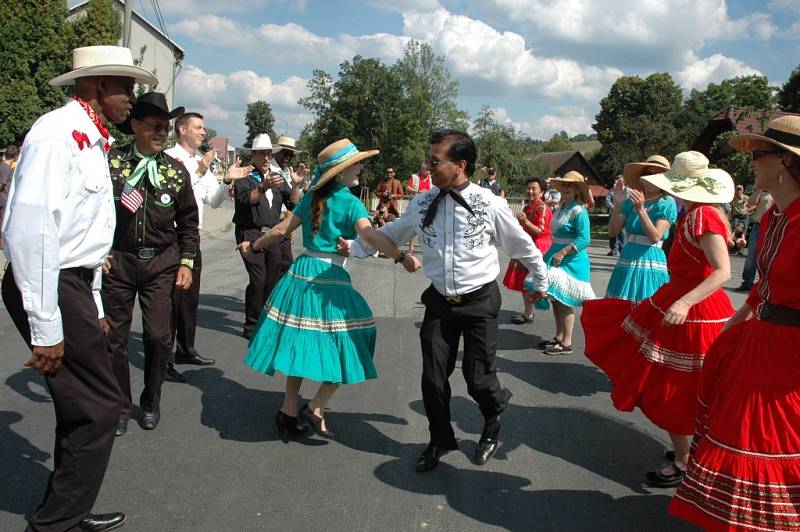 V neděli 23. 8. vrcholí na Valašsku 46. Liptálské slavnosti. Dopoledne patřilo bohoslužbám a odpoledne pak defilé účastníků festivalu vesnicí a galaprogramu.