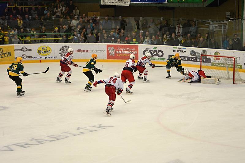 Vsetínští hokejisté zvítězili v nedělním utkání 9. dubna na Lapači nad celkem z Havlíčkova Brodu 4:3 až po prodloužení. V boji o postup do WSM ligy mají oba týmy shodný počet bodů. Rozhodnou tak až poslední zápasy s celkem Jablonce.