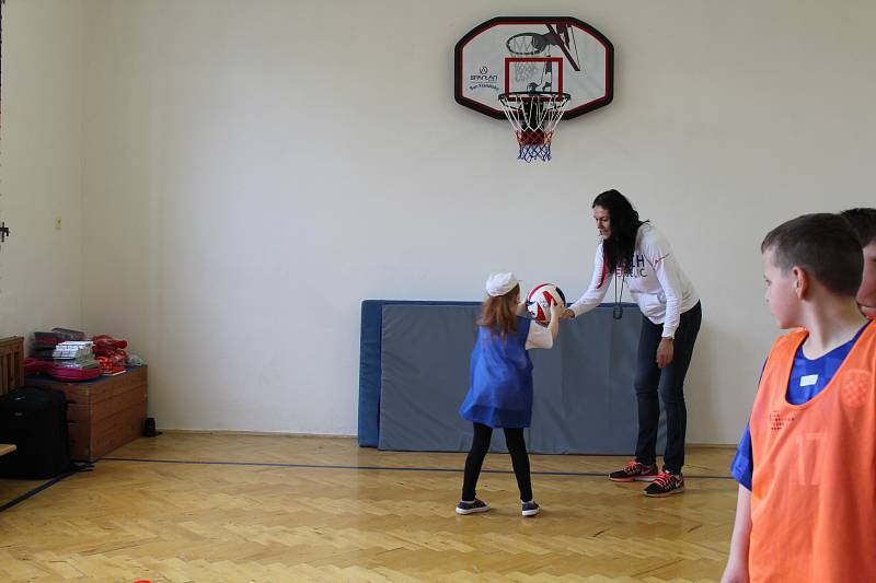 Děti ze Základní a mateřské školy Choryně vyhrály trénink s olympioniky. Vedla jej stolní tenistka Iveta Vacenovská, dorazila také například Šárka Kašpárková.