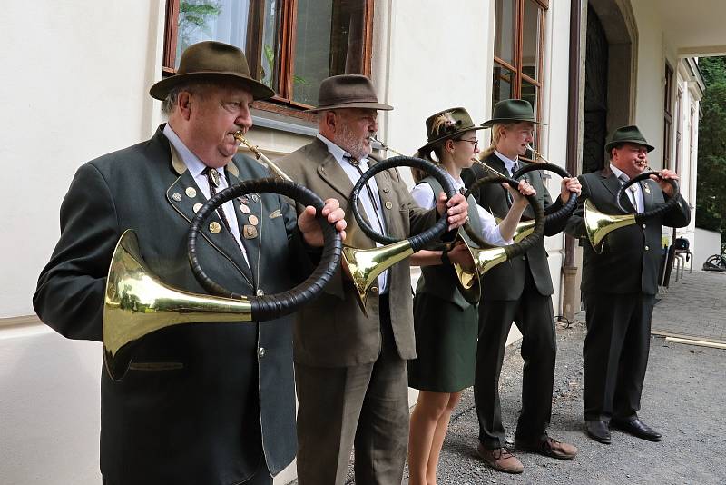 Program Lovu zdar! věnovaný myslivosti přilákal v sobotu 8. června 2019 k zámku Lešná u Valašského Meziříčí na pět stovek návštěvníků.