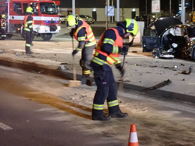 Dopravní nehoda tří osobních vozidel v Rožnově pod Radhoštěm