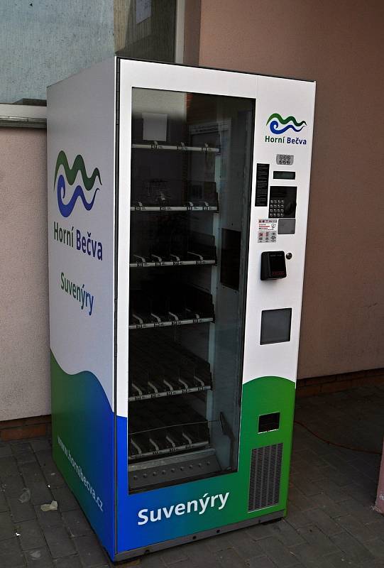 Horní Bečva - automat na suvenýry u informačního centra a knihovny