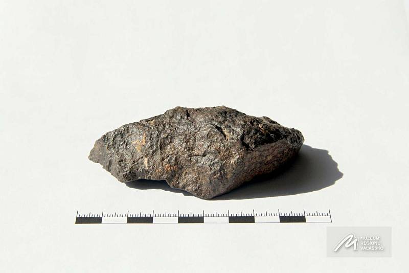 Northwest Africa: kamenný meteorit neboli chondrit nalezený v Maroku na severozápadě Afriky.