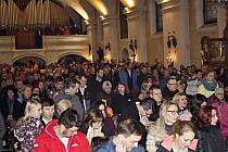 Mši svatou sledoval na Štědrý den 24. prosince 2018 odpoledne do posledního místa zaplněný římskokatolický kostel Nanebevzetí Panny Marie pod vsetínským zámkem na Horním Městě.