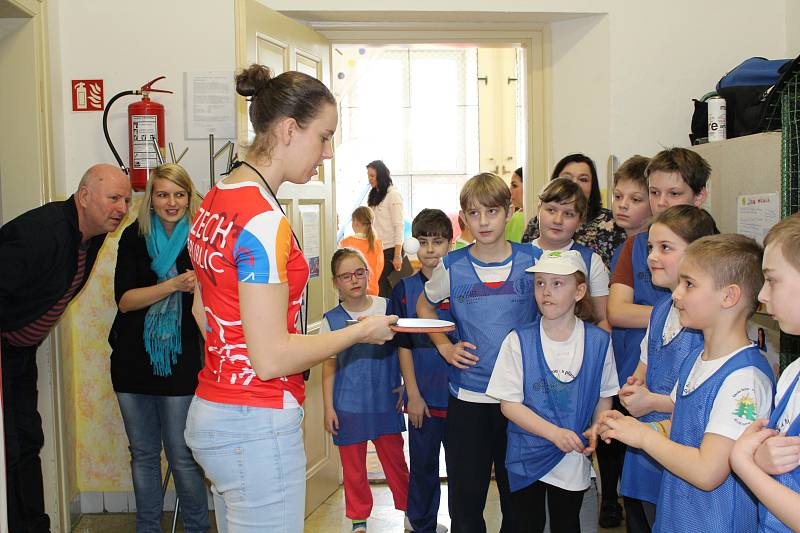 Děti ze Základní a mateřské školy Choryně vyhrály trénink s olympioniky. Vedla jej stolní tenistka Iveta Vacenovská, dorazila také například Šárka Kašpárková.