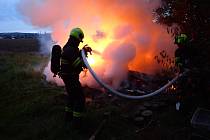 Požár karavanu u obce Hrachovec na Vsetínsku.