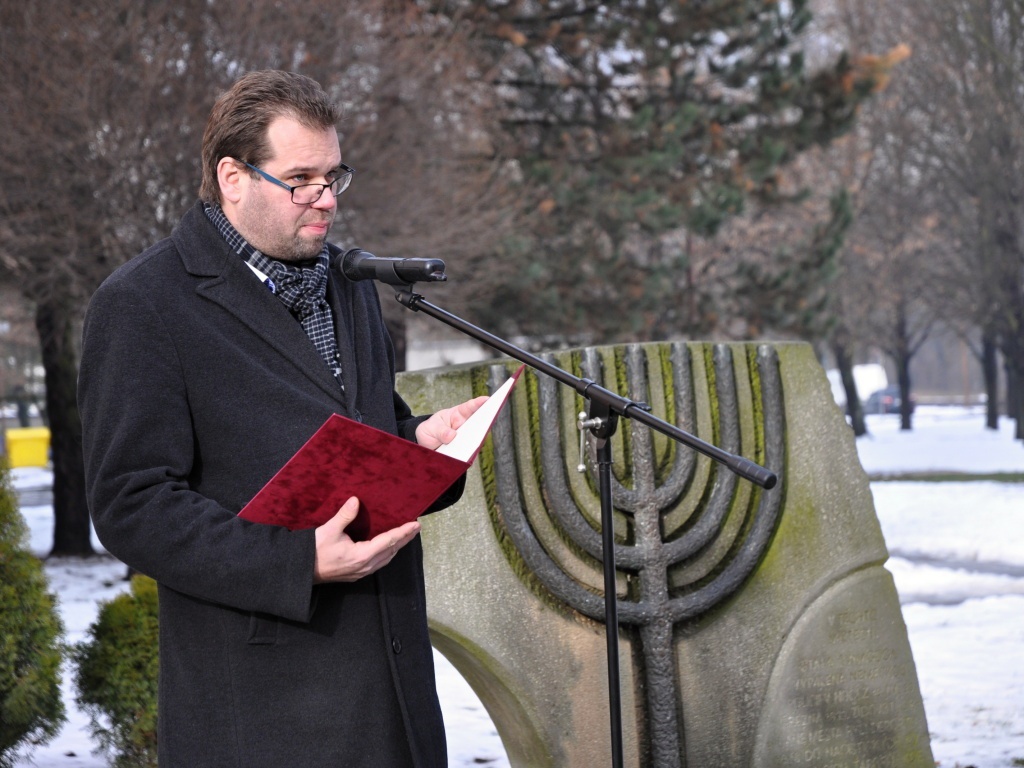Valaši uctili oběti holocaustu - Valašský deník