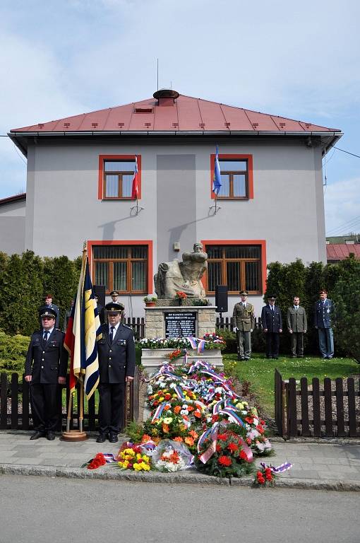 Pietní akt u příležitosti 69. výročí vypálení obce Prlov jednotkami SS (23. dubna 1945).