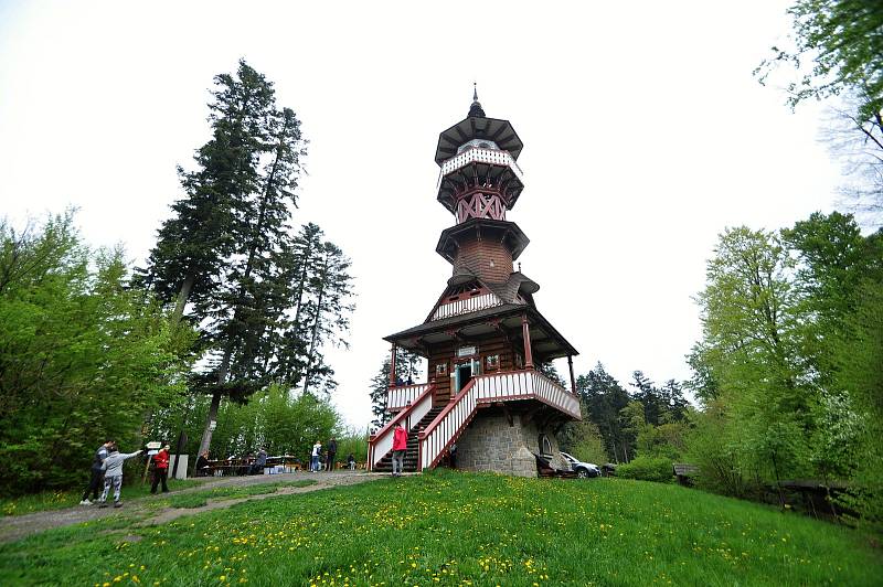 Jurkovičova rozhledna na Karlově kopci v Rožnově pod Radhoštěm oslavila 10. výročí otevření.