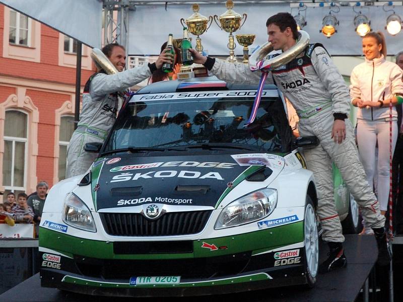 Bonver Valašská rally 2012 – cíl na náměstí ve Valašském Meziříčí – vítězná posádka Kopecký, Dresler.