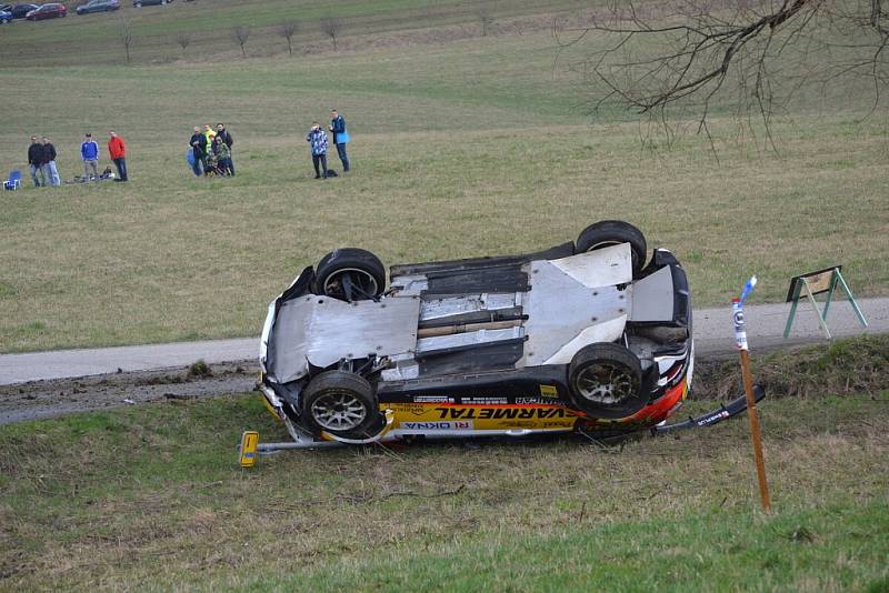 Účinkování Miroslava Jakeše na Valašské rally ukončila havárie