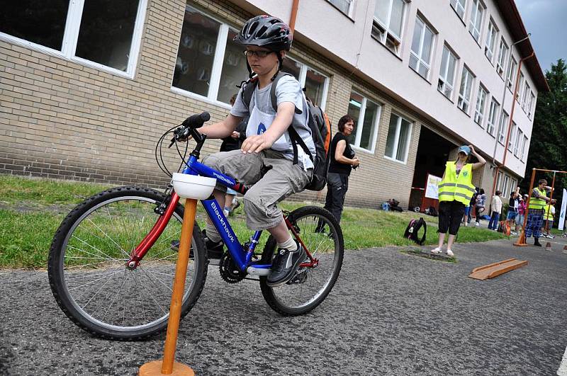 Ve vsetínské Základní škole Trávníky se ve středu 1. června konalo krajské kolo Dopravní soutěže mladých cyklistů