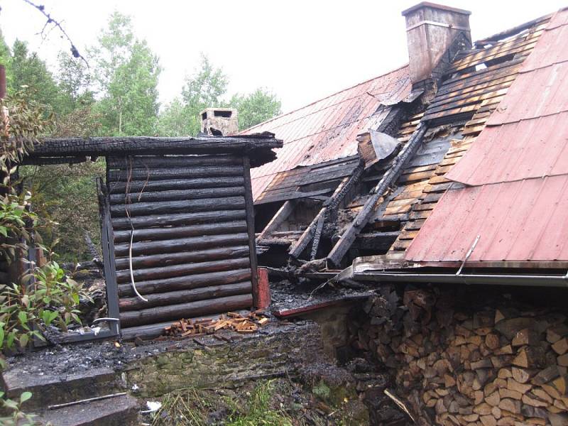 Požár chaty ve Valašském Meziříčí-Podlesí
