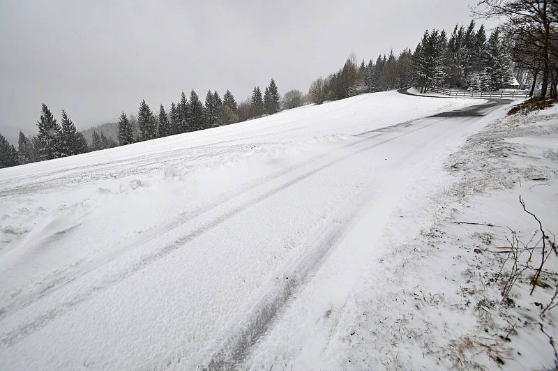 Zimní počasí na Soláni na Horním Vsacku v úterý 13. dubna 2021.