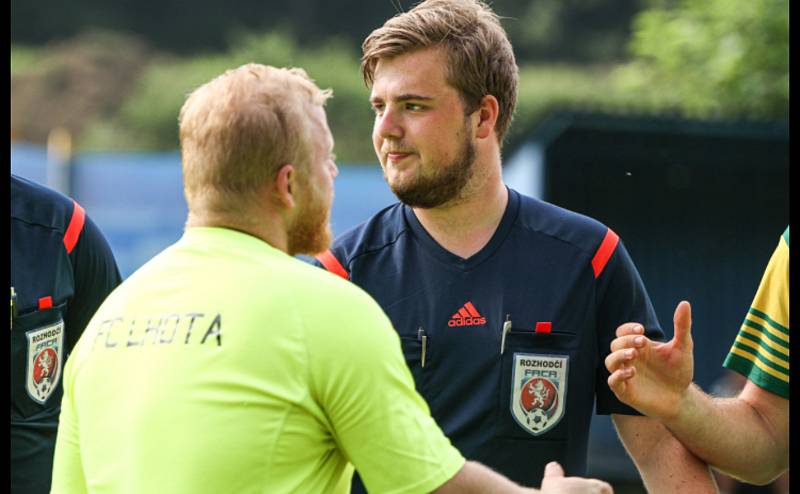 Fotbalový rozhodčí a student práv Jakub Orság.