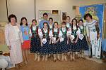 Mezinárodní projekt Comenius. Halenkovskou základní školu navštívili učitelé z Irska, Anglie a Turecka. Děti kromě scénky o Radegastovi, také zazpívaly valašské písničky.