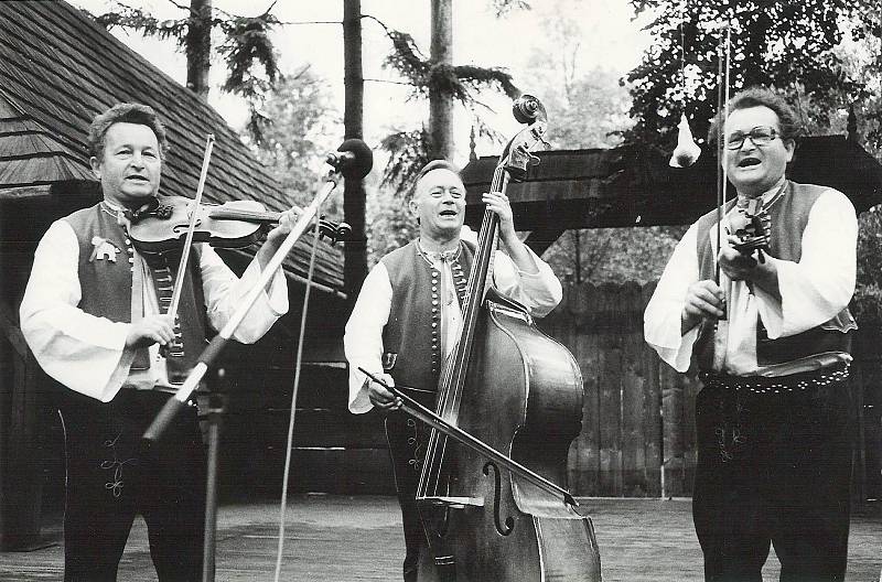 "Stará" muzika folklorního souboru Radhošť z Rožnova pod Radhoštěm.