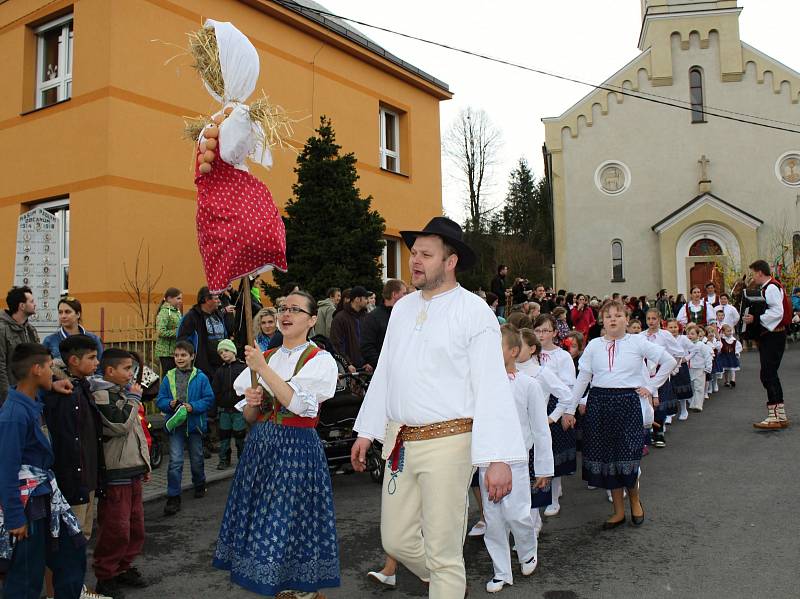 V Ratiboři lidé přivítali jaro. V pestrém programu hráli hlavní roli členové souboru Kosiska. Malí i velcí předvedli své pěvecké a taneční umění. Poté se v průvodu včele s Mařenou vydali k obecnímu úřadu, kde se všichni definitivně rozloučili se zimou a v