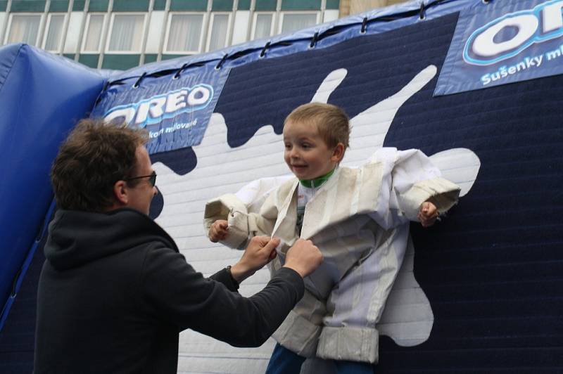 Deset nových vítězů a držitelů žlutého trikotu Tour de Kids bylo dekorováno v neděli ve Vsetíně. 