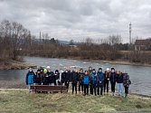 Od soutoku obou Bečev až do Choryně šli pěšky žáci 7. B ZŠ Křižná, aby si připomněli dopady ekologické havárie.