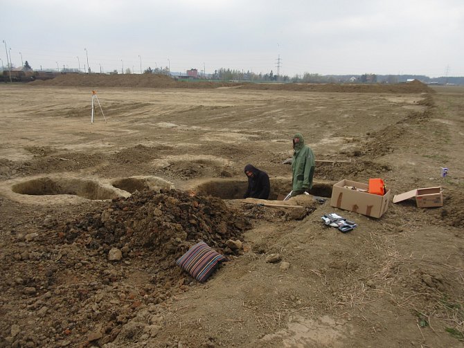 Momentka ze záchranného archeologického výzkumu v Lešné-Lhotce nad Bečvou, který probíhal v dubnu 2019