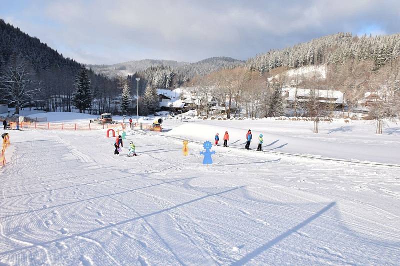Od neděle 26. prosince rozšiřuje Ski areál Razula svůj provoz, skipasy jsou za poloviční cenu