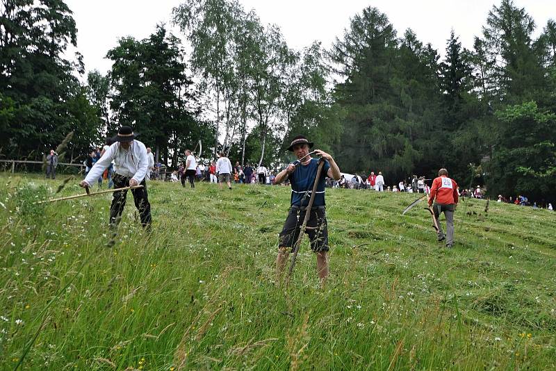 Na louce u Korytářů na Soláni na Horním Vsacku se v pátek 25. června 2021 konala soutěž O nejlepšího sekáče Soláně.