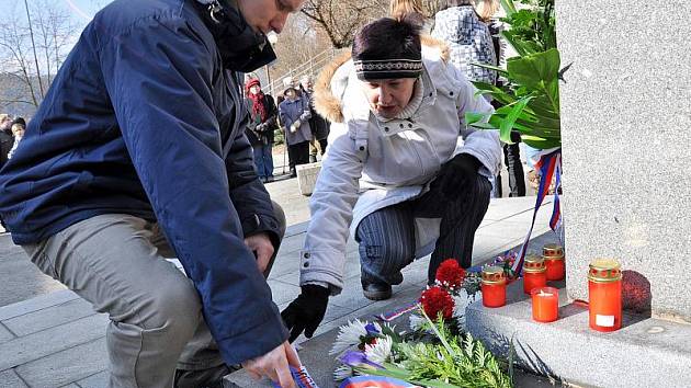 Lidé ve Vsetíně si v pondělí 7. března připomínali 161. výročí narození Tomáše G. Masaryka.