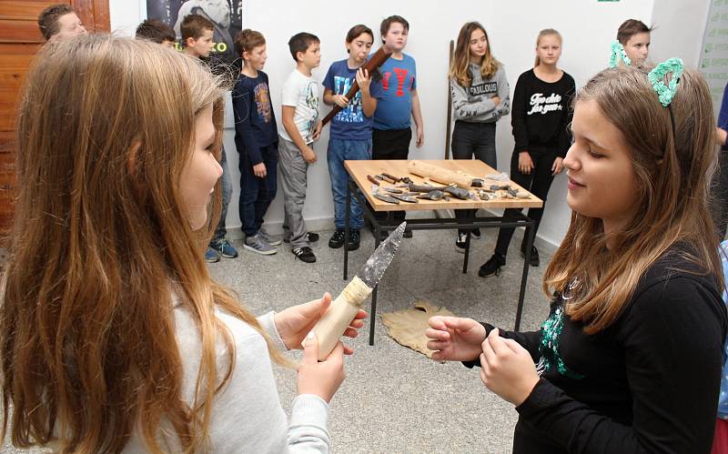 Žáci 6. třídy ZŠ Rokytnice navštívili v úterý 23. října 2018 na vsetínském zámku vzdělávací akci u příležitosti Mezinárodního dne archeologie.