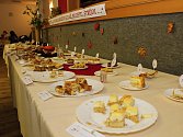 Na dvanáctém jarmarku v Lidečku se poprvé soutěžilo o nejlepší jablečnou buchtu, štrůdl koláč. V konkurenci osmadvaceti vzorků si prvenství odnesla Petra Františáková z Lidečka.
