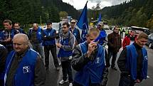 Hraniční přejezd z Velkých Karlovic do slovenského Makova zablokovali v úterý 11. října slovenští odboráři, aby tak upozornili na sociální politiku vlády Ivety Radičové.